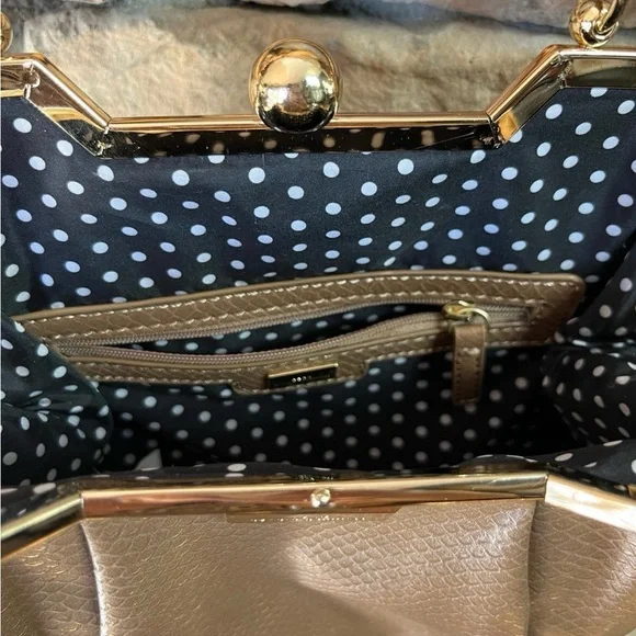 Lulu Guinness Kiss Lock Closure Handbag - Picture 8 of 9